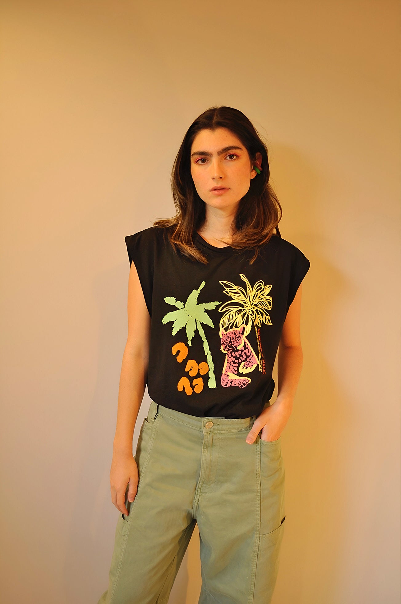 CAMISETA NEGRA
