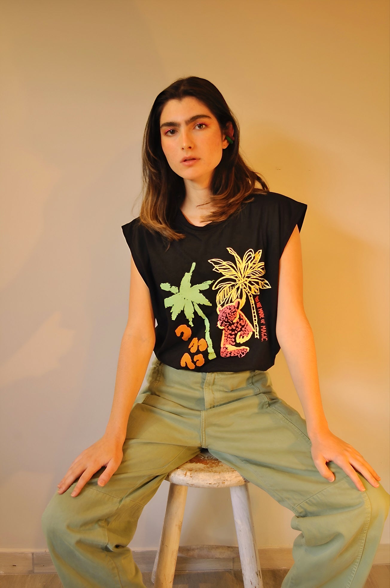 CAMISETA NEGRA