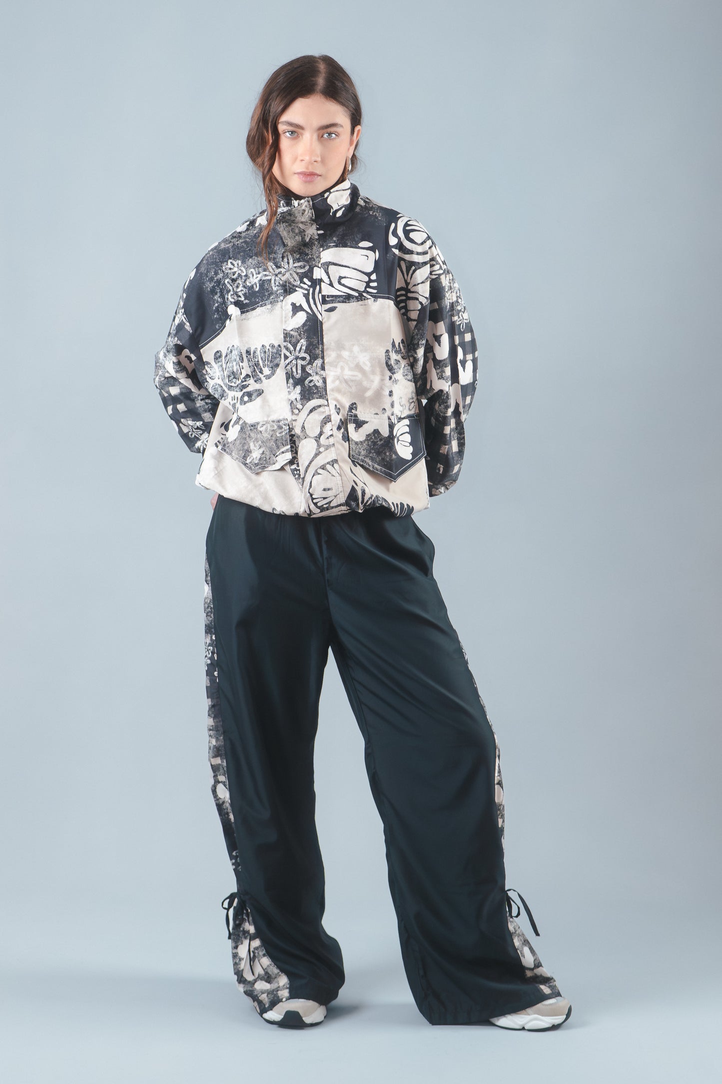 CHAQUETA WONDER LINES NEGRA